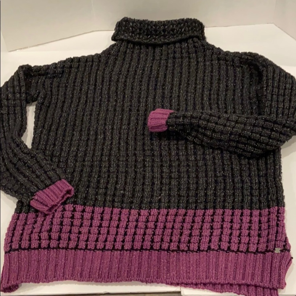 One Grey Day Los Angeles Sweater. Sz small